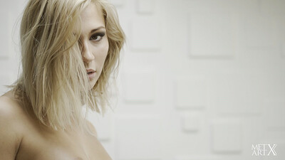 Model Tracy Lindsay in Exposition